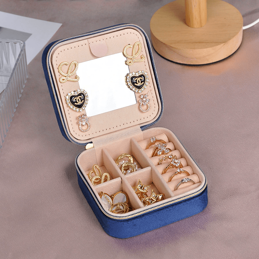 Luxury Velvet Jewelry Box with Mirror – Travel-Sized Portable