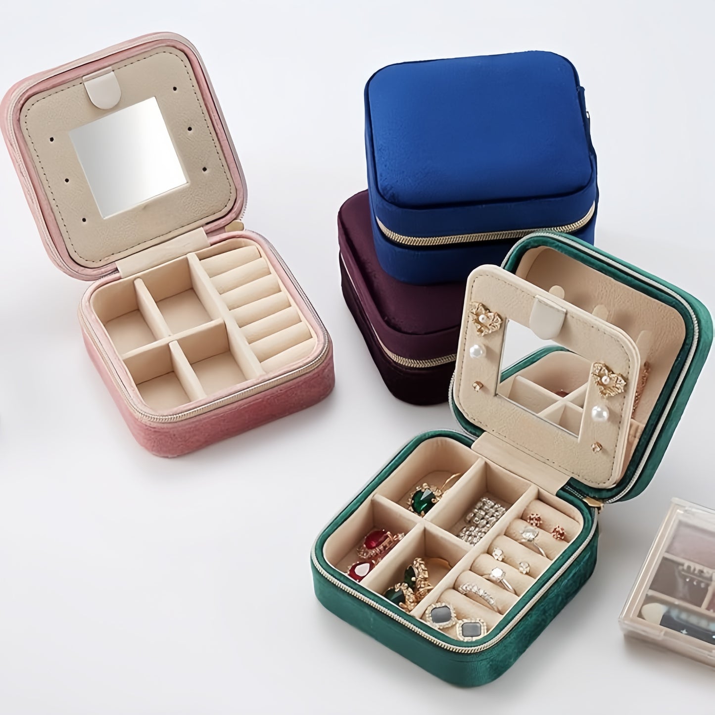 Luxury Velvet Jewelry Box with Mirror – Travel-Sized Portable