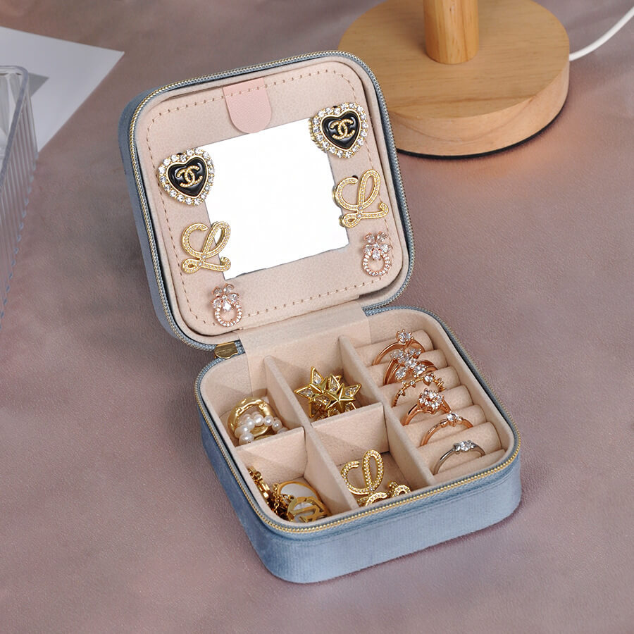 Luxury Velvet Jewelry Box with Mirror – Travel-Sized Portable