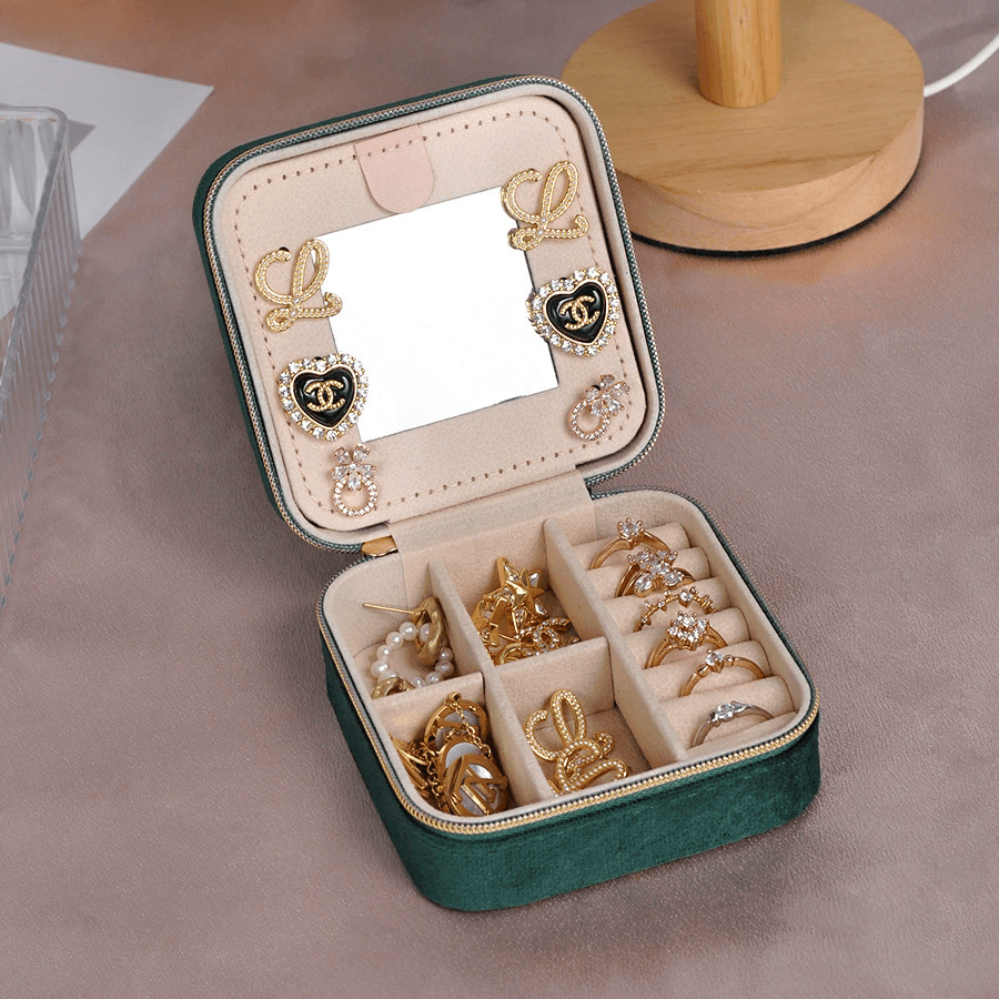 Luxury Velvet Jewelry Box with Mirror – Travel-Sized Portable